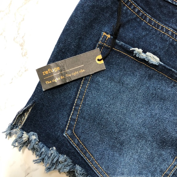 NWT❣️Distressed Denim Shorts - Picture 7 of 8